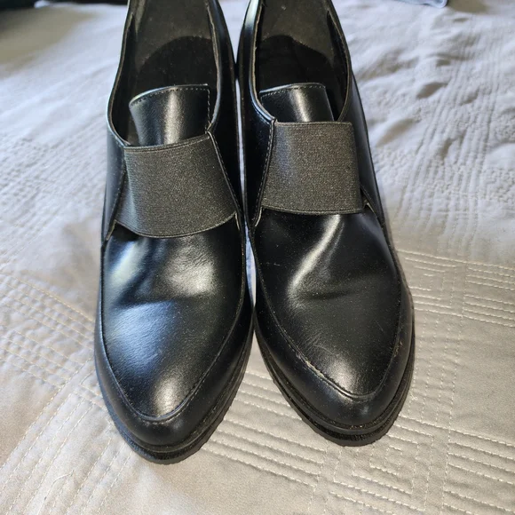 Elegant Black Heels - Picture 3 of 4